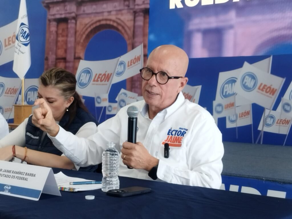 Diputados del PAN presentarán denuncias penales y administrativas contra quien resulte responsable de la negligencia de no haber aplicado vacunas contra el Sarampión en México, dijo el diputado Federal Éctor Jaime Ramírez Barba.