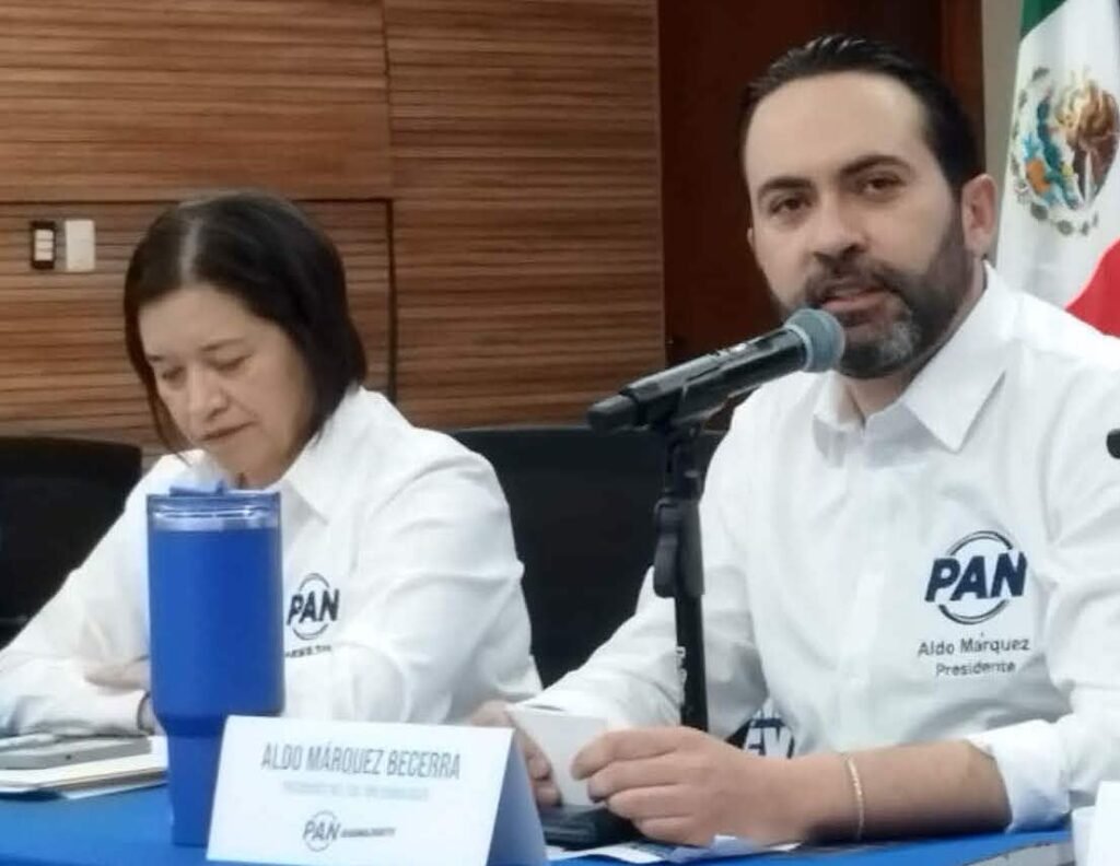 Carlos Medina Plasencia sigue en Acción Nacional, no hay motivo para expulsarlo del partido por ser Consejero Consultivo de Somos MX, dijo el líder del PAN en Guanajuato, Aldo Márquez.