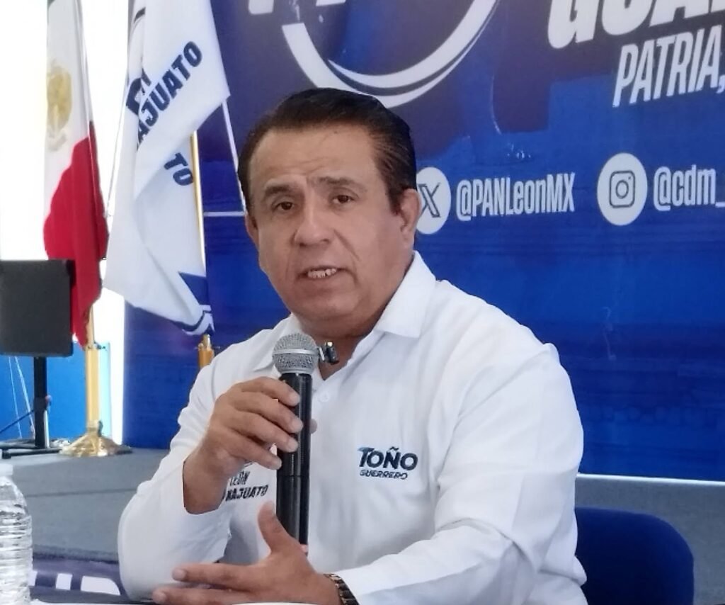 PAN abre proceso contra Allan León; podría ser expulsado mientras once cercanos a Ale Gutiérrez renuncian al partido.