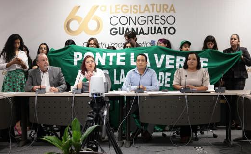 Comisión de Justicia aplaza dictamen sobre despenalización del aborto y desata críticas en el Congreso de Guanajuato.