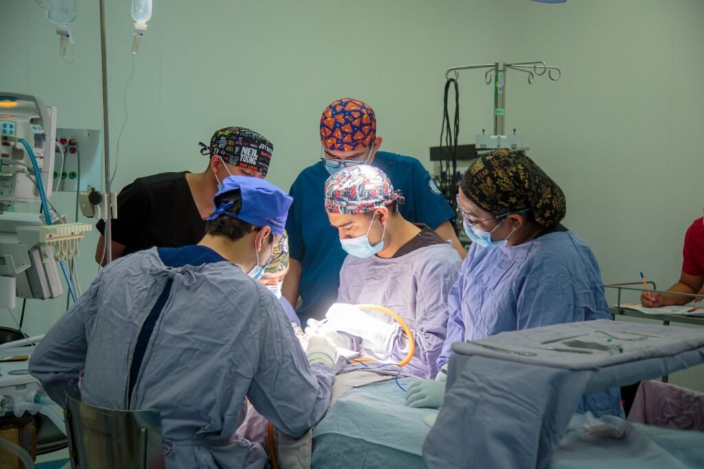 Realizan jornada de cirugías reconstructivas para niñas y niños con fisura labio palatina en León.